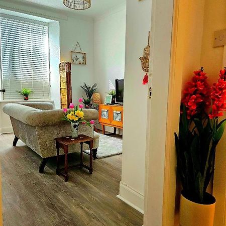 The Ferns - Shared Garden Apartment With Parking Darvel 외부 사진