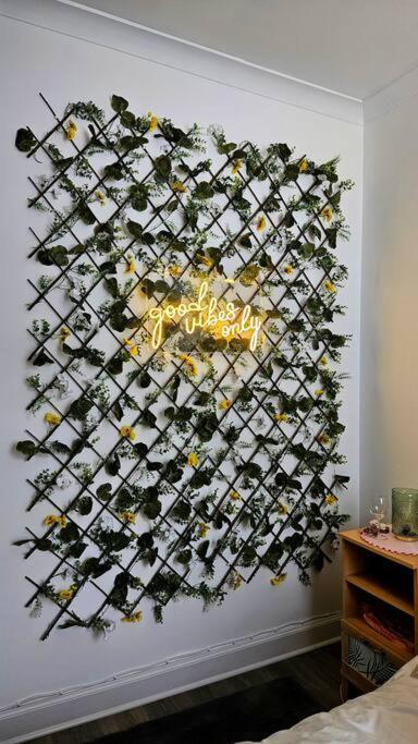 The Ferns - Shared Garden Apartment With Parking Darvel 외부 사진