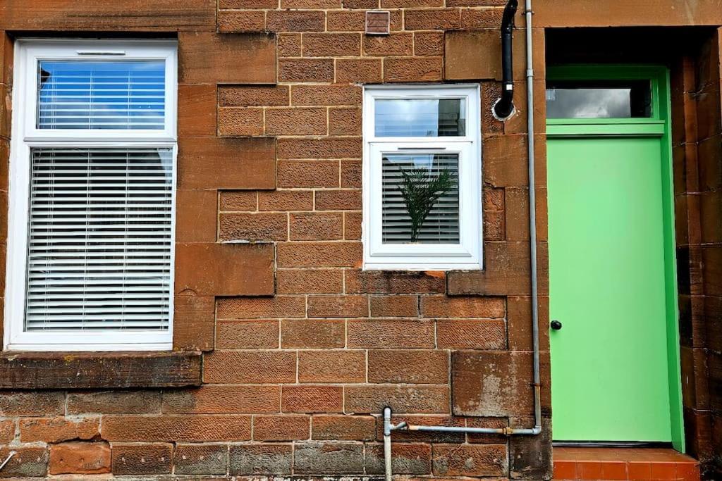 The Ferns - Shared Garden Apartment With Parking Darvel 외부 사진