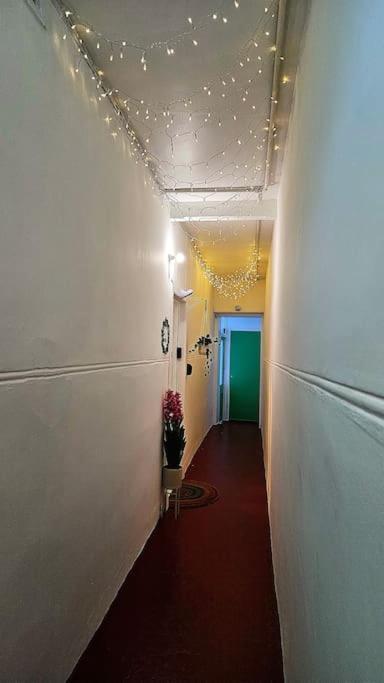 The Ferns - Shared Garden Apartment With Parking Darvel 외부 사진