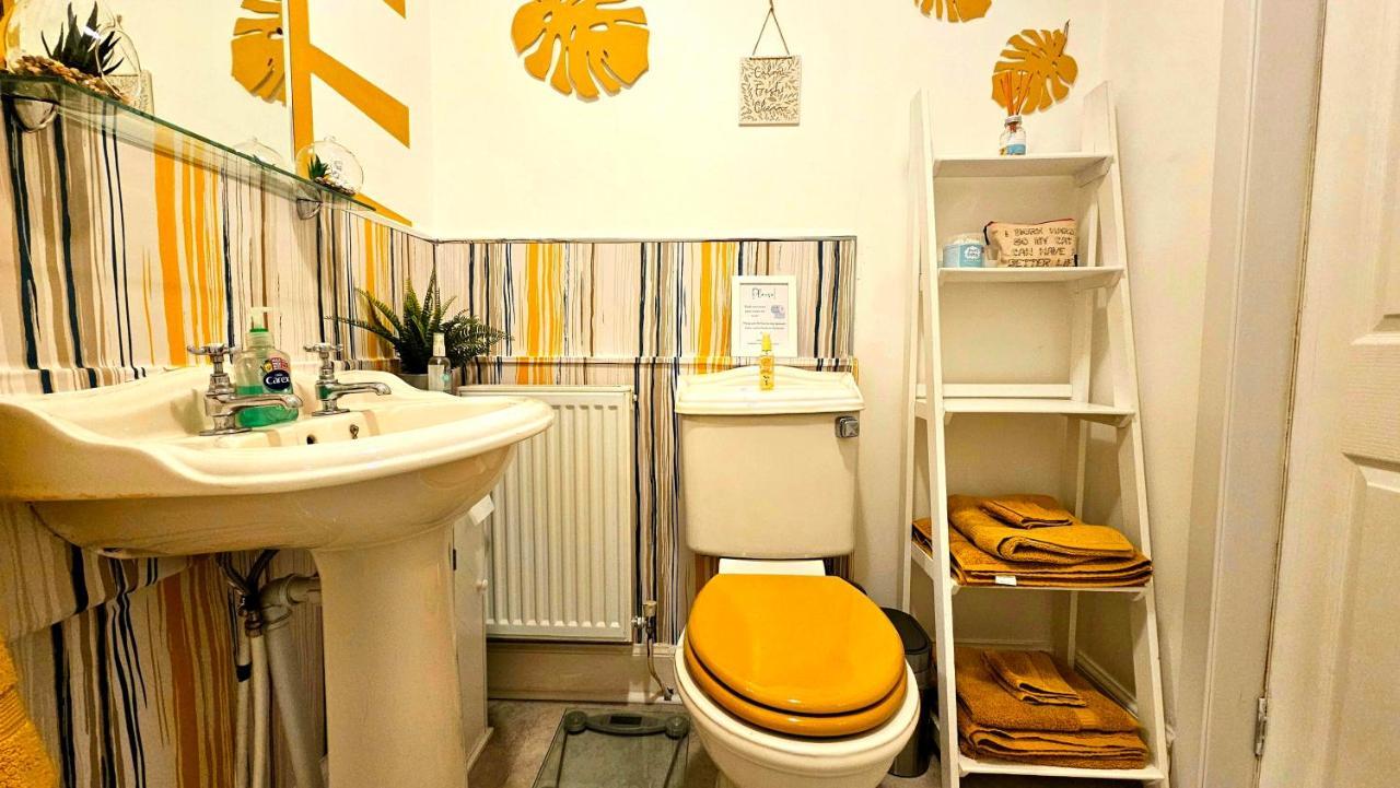 The Ferns - Shared Garden Apartment With Parking Darvel 외부 사진