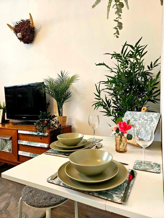 The Ferns - Shared Garden Apartment With Parking Darvel 외부 사진