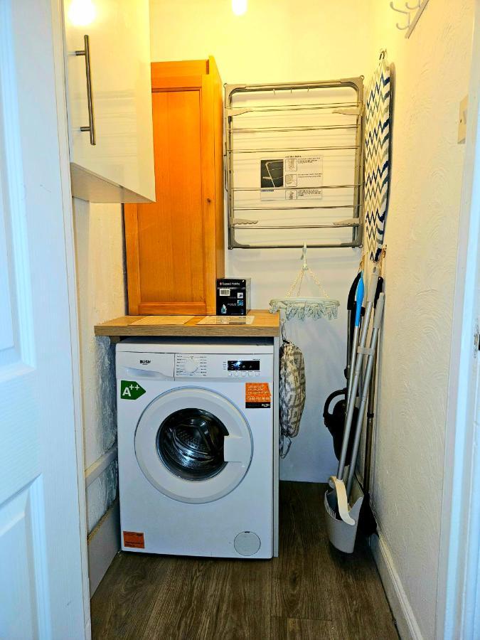 The Ferns - Shared Garden Apartment With Parking Darvel 외부 사진