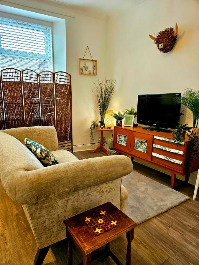 The Ferns - Shared Garden Apartment With Parking Darvel 외부 사진