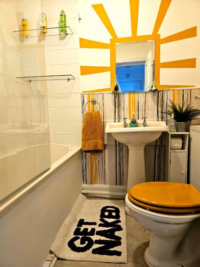 The Ferns - Shared Garden Apartment With Parking Darvel 외부 사진